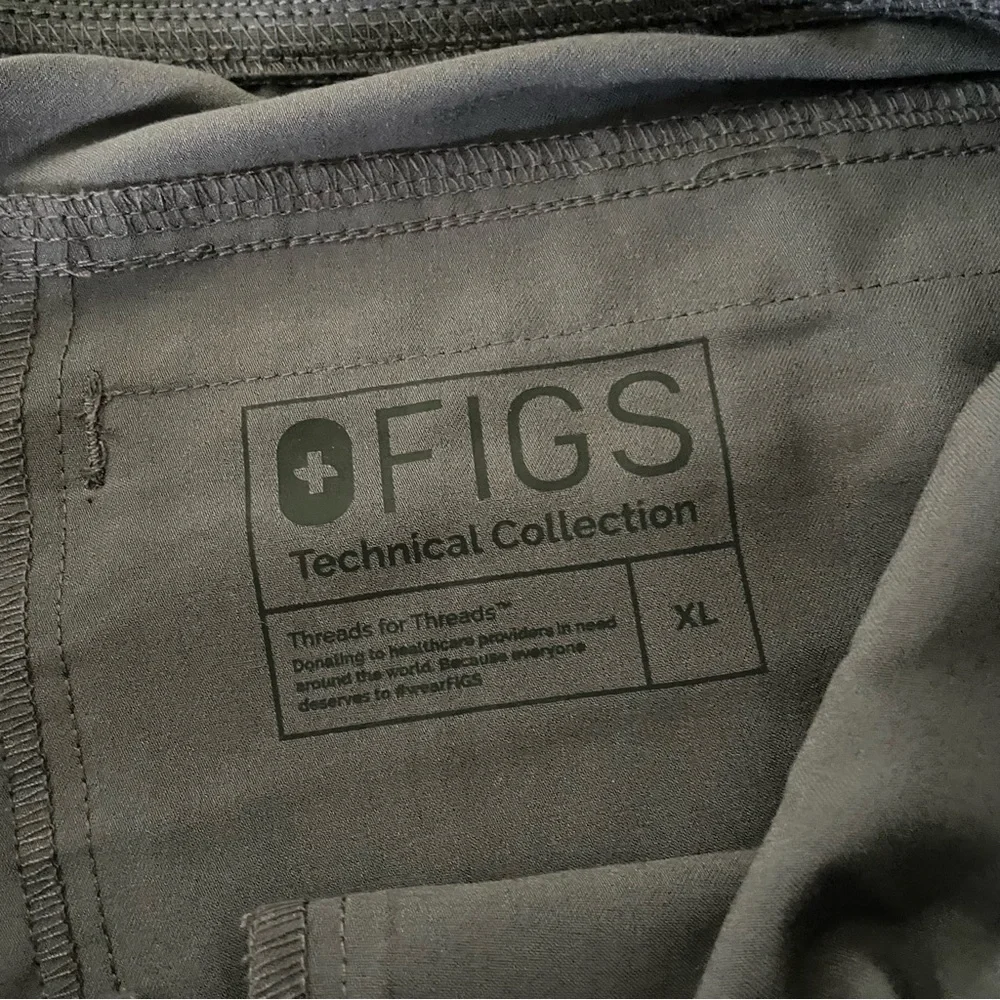 FIGS Axim Cargo Scrub Pants Technical Collection Size XL Grey